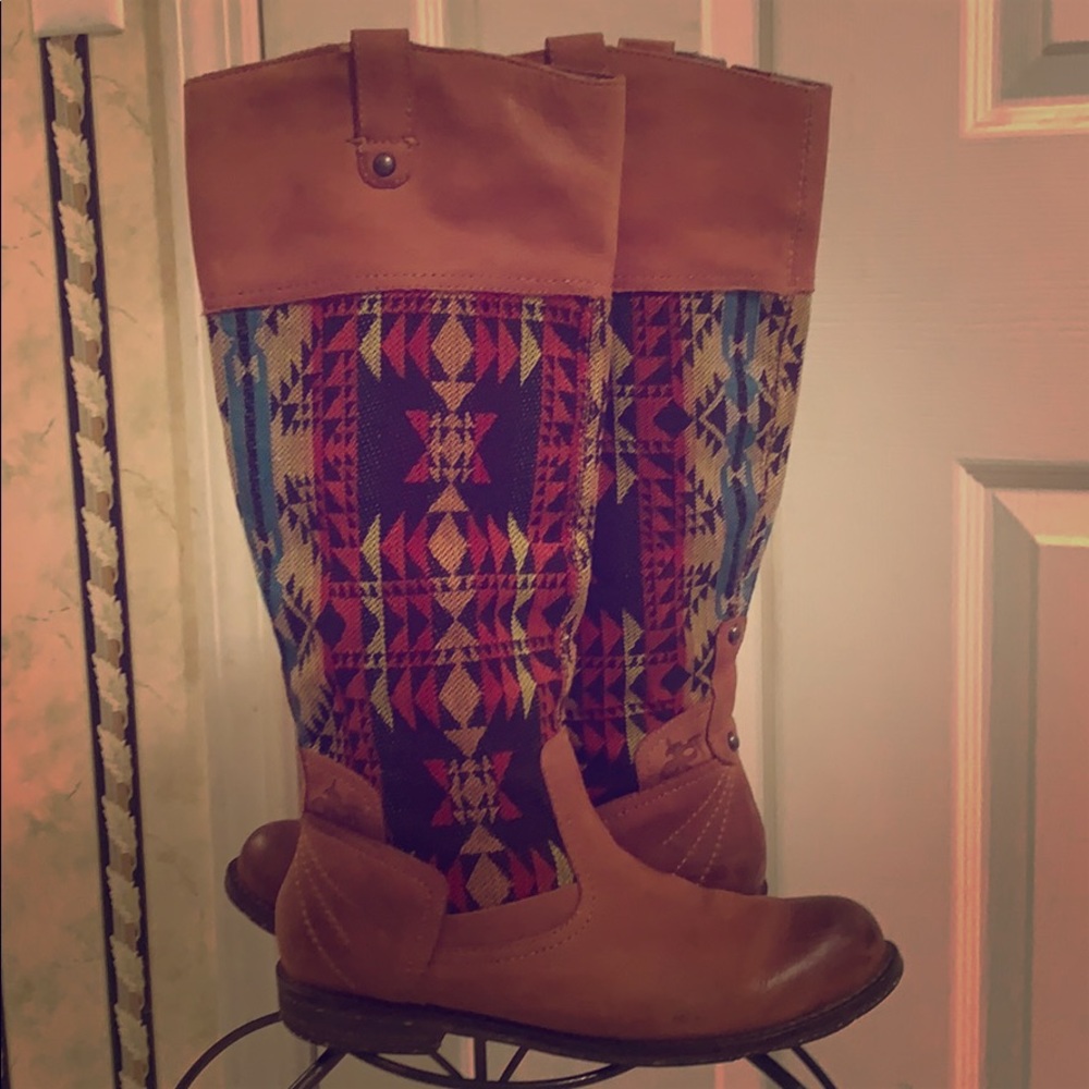 OTBT Aztec print brown boots